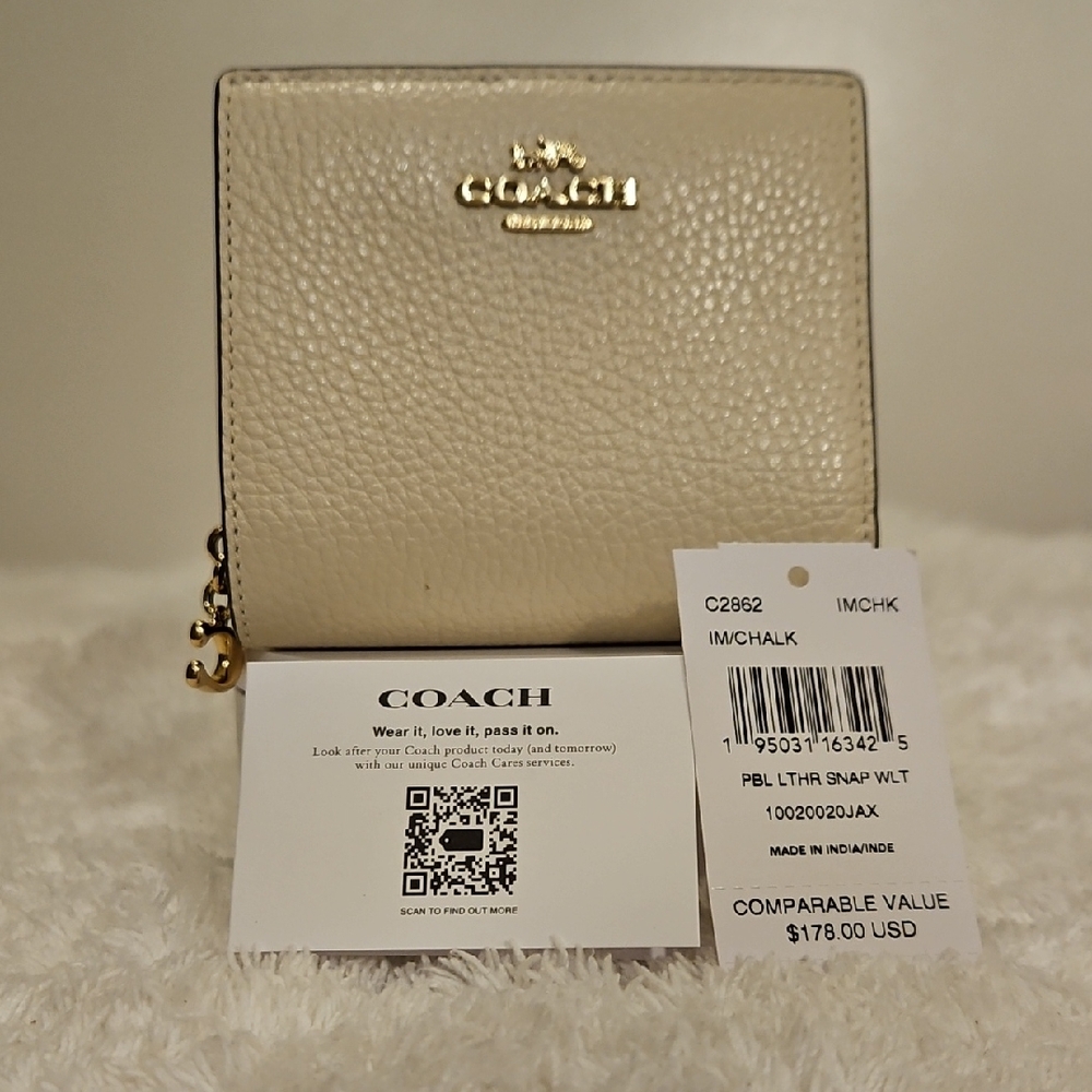 Coach Compact Snap Compact Wallet. Pebbled leather. NWT